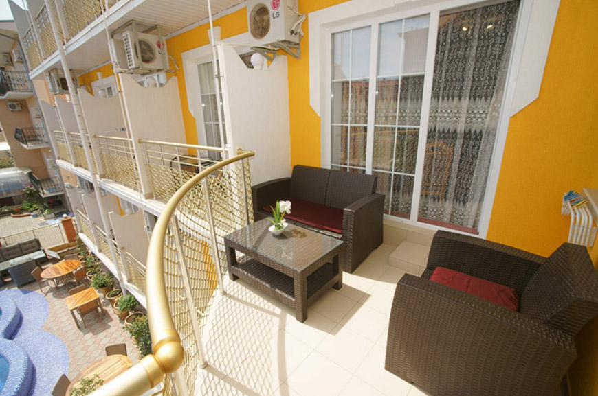гостевые дома николаевки с бассейном - балкон